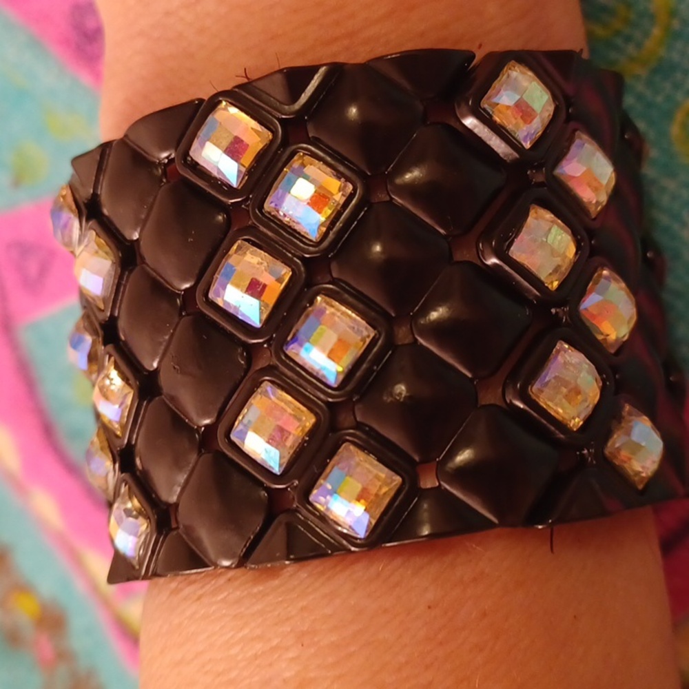 Mocha stretch bracelet.